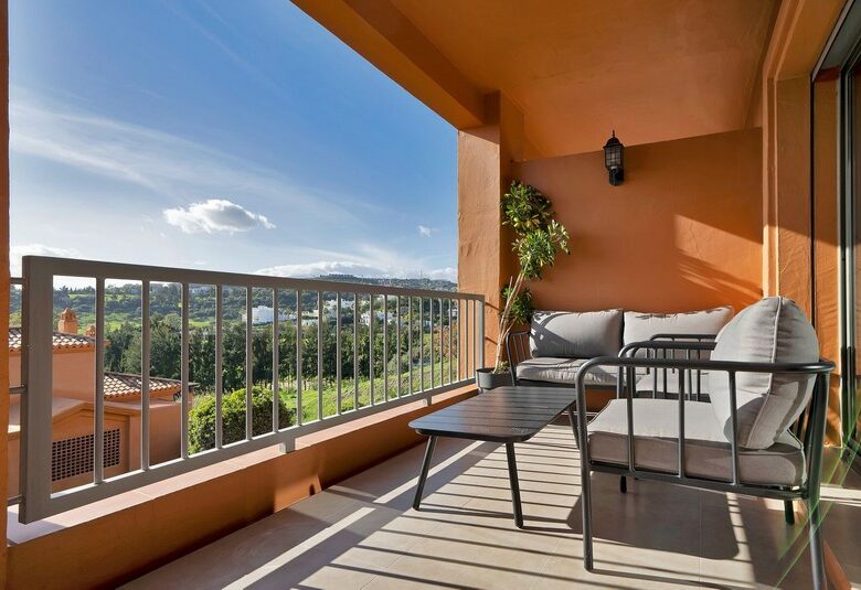 Spacious apartment gated community Benatalaya Atalaya Estepona