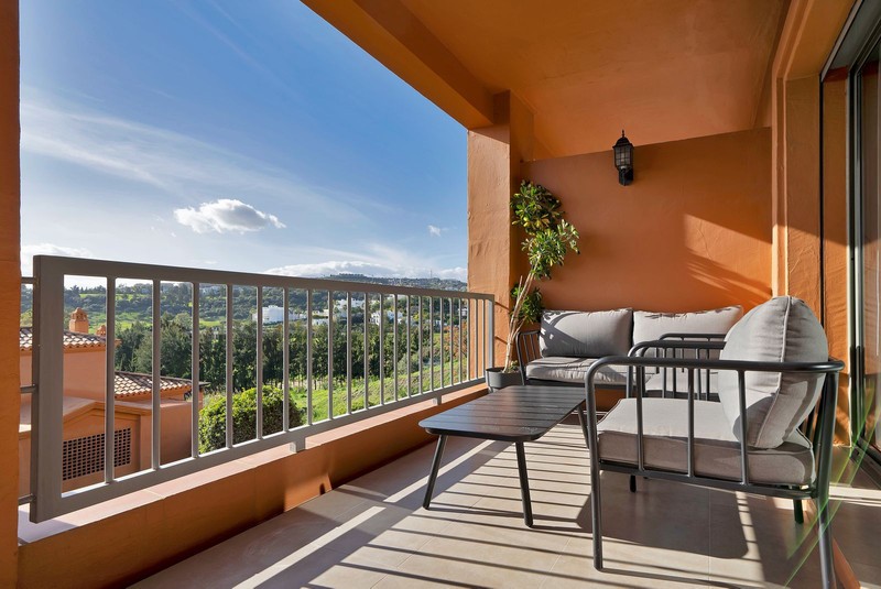 Spacious apartment gated community Benatalaya Atalaya Estepona