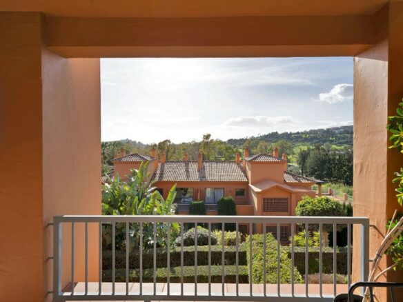 Spacious apartment gated community Benatalaya Atalaya Estepona