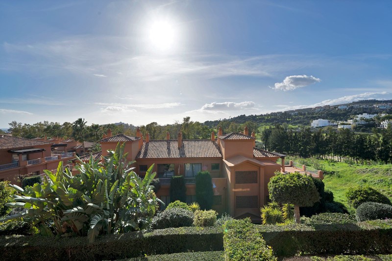 Spacious apartment gated community Benatalaya Atalaya Estepona