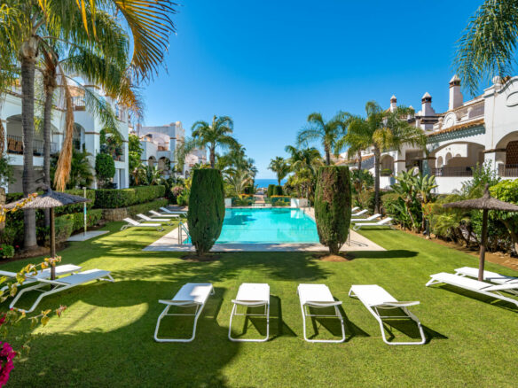 FOR SALE 🏡 Renovated Ground-Floor Apartment with Direct Pool Access – Sierra Blanca, Golden Mile, Marbella