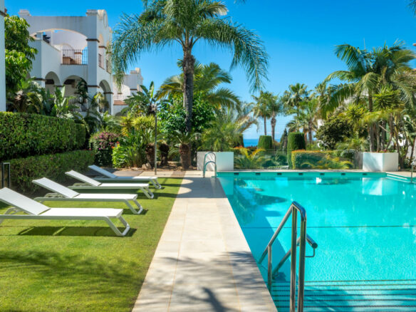 FOR SALE 🏡 Renovated Ground-Floor Apartment with Direct Pool Access – Sierra Blanca, Golden Mile, Marbella