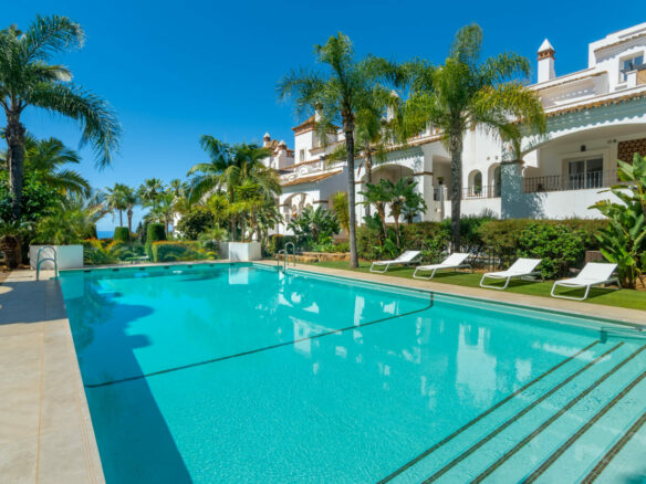 FOR SALE 🏡 Renovated Ground-Floor Apartment with Direct Pool Access – Sierra Blanca, Golden Mile, Marbella