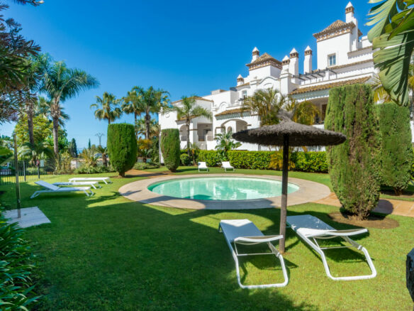 FOR SALE 🏡 Renovated Ground-Floor Apartment with Direct Pool Access – Sierra Blanca, Golden Mile, Marbella