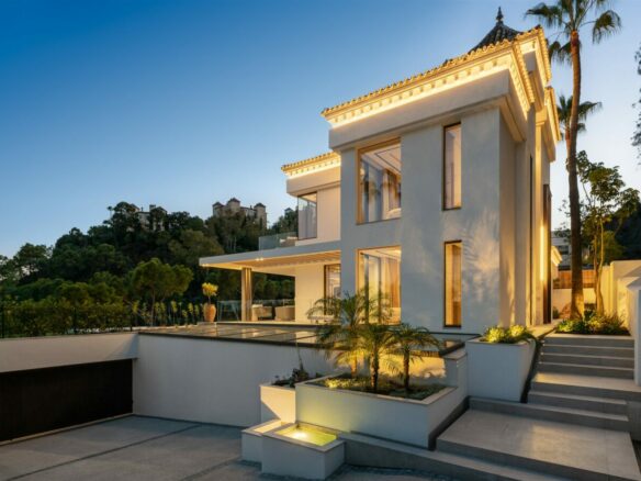 FOR SALE 🏡 Frontline Golf Villa with Sea Views – La Quinta, Benahavís