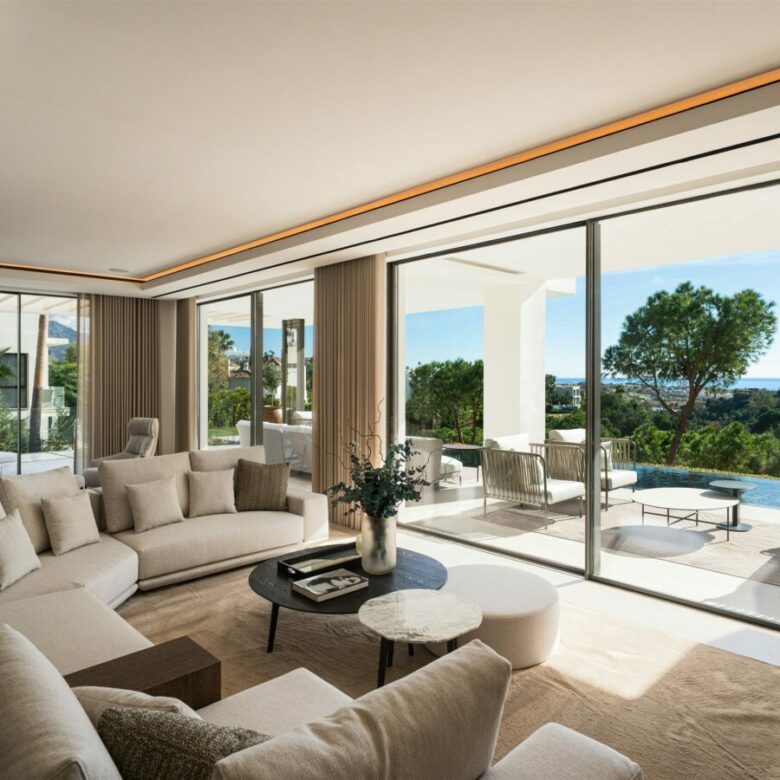 FOR SALE 🏡 Frontline Golf Villa with Sea Views – La Quinta, Benahavís