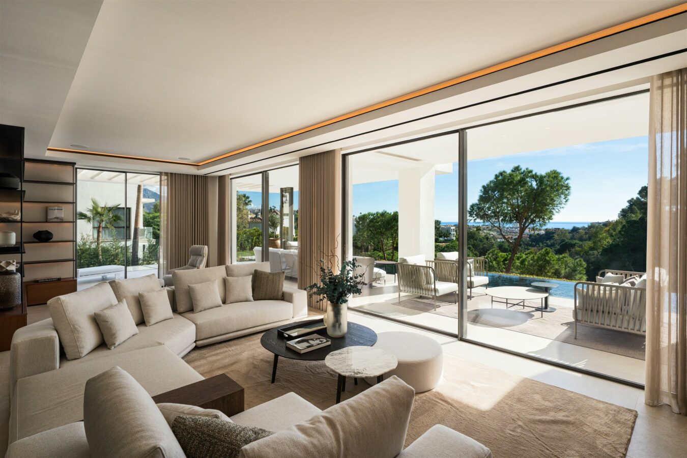 FOR SALE 🏡 Frontline Golf Villa with Sea Views – La Quinta, Benahavís
