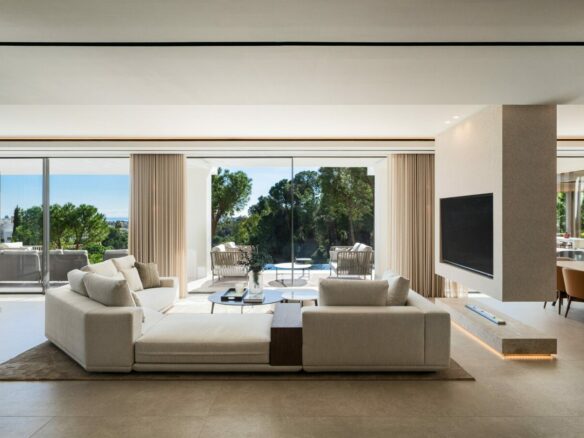 FOR SALE 🏡 Frontline Golf Villa with Sea Views – La Quinta, Benahavís