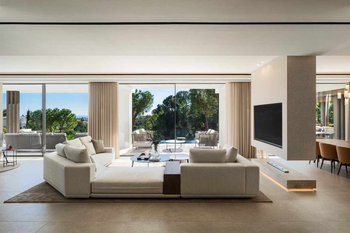 FOR SALE 🏡 Frontline Golf Villa with Sea Views – La Quinta, Benahavís
