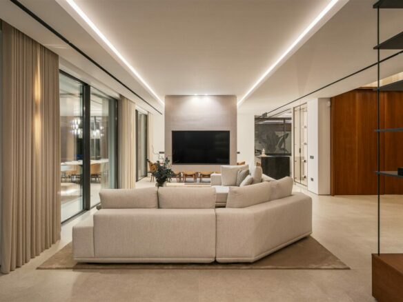 FOR SALE 🏡 Frontline Golf Villa with Sea Views – La Quinta, Benahavís