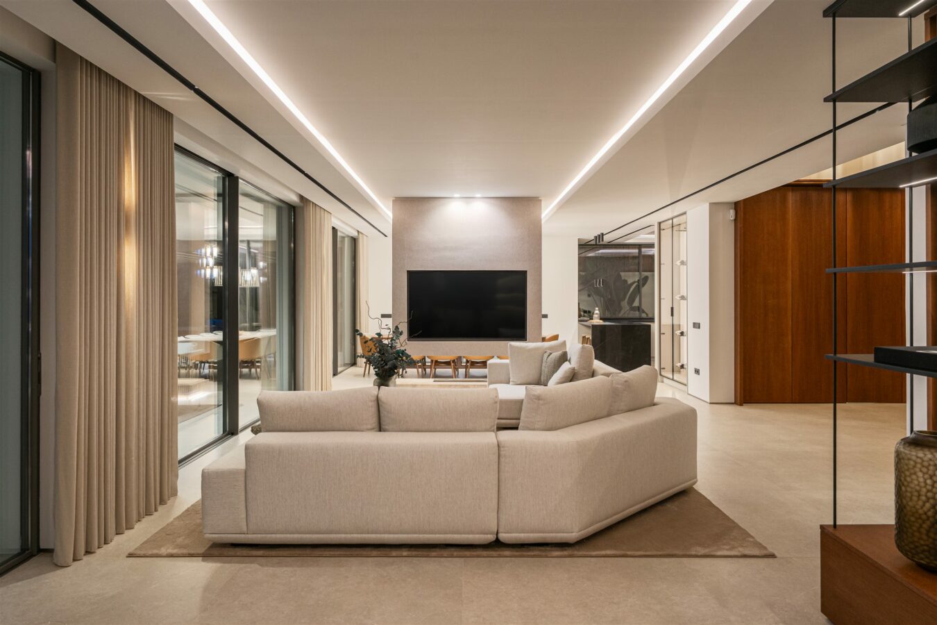 FOR SALE 🏡 Frontline Golf Villa with Sea Views – La Quinta, Benahavís