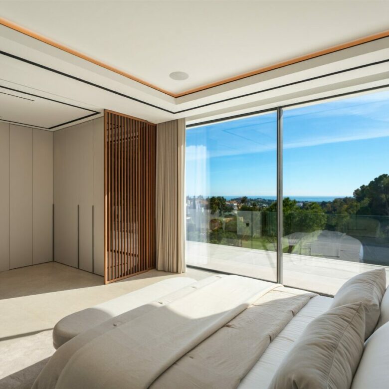 FOR SALE 🏡 Frontline Golf Villa with Sea Views – La Quinta, Benahavís