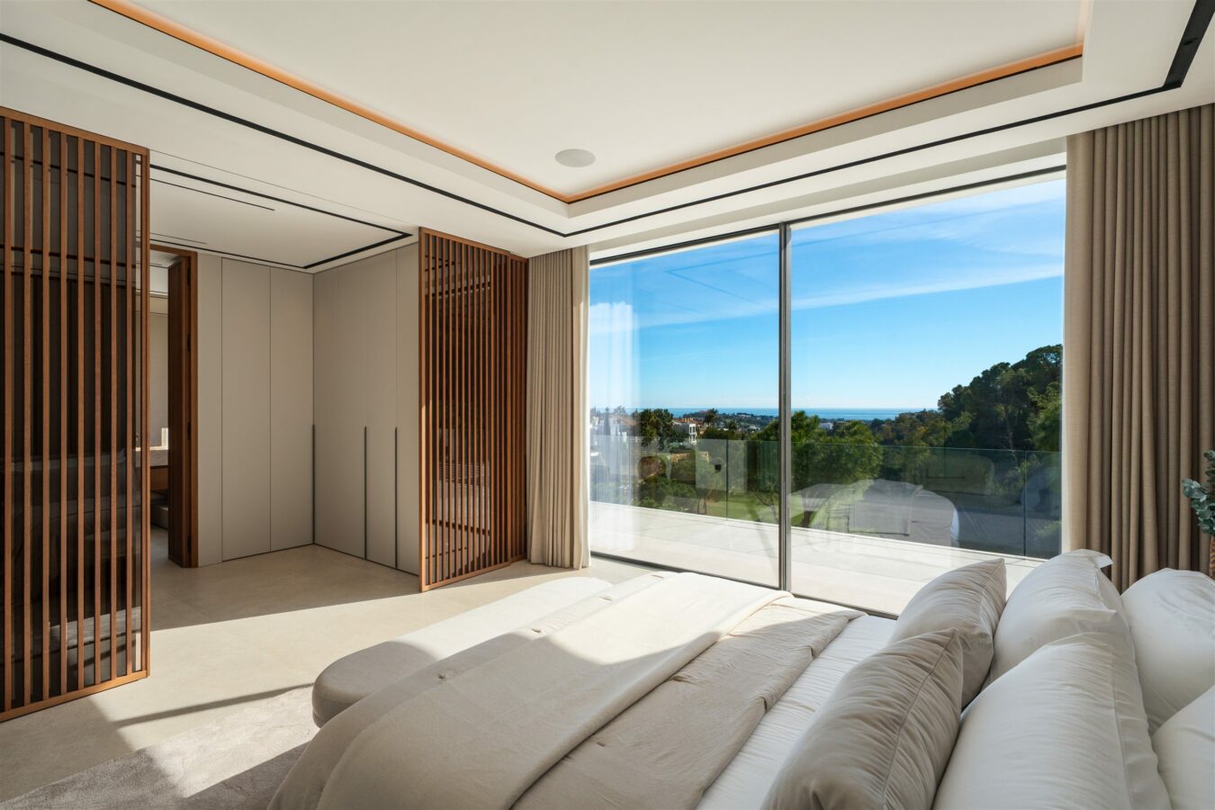 FOR SALE 🏡 Frontline Golf Villa with Sea Views – La Quinta, Benahavís