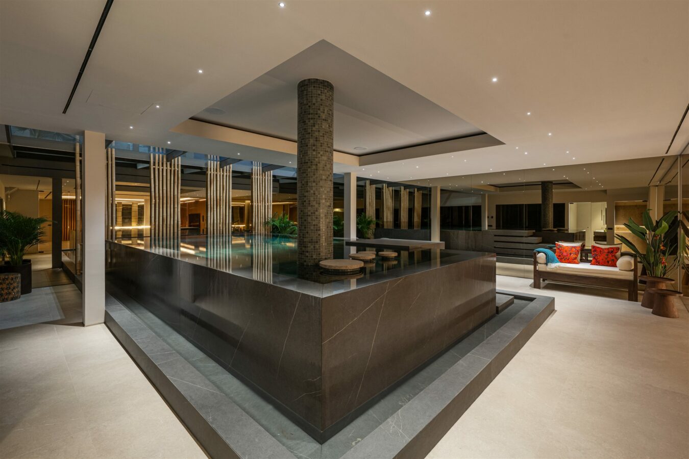 FOR SALE 🏡 Frontline Golf Villa with Sea Views – La Quinta, Benahavís