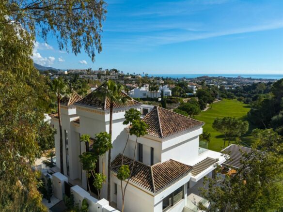 FOR SALE 🏡 Frontline Golf Villa with Sea Views – La Quinta, Benahavís