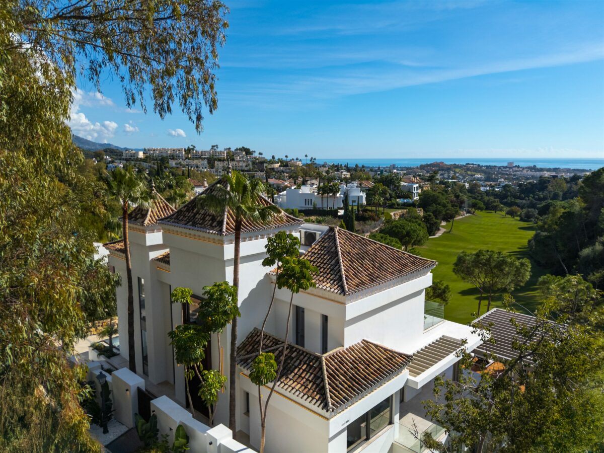 FOR SALE 🏡 Frontline Golf Villa with Sea Views – La Quinta, Benahavís