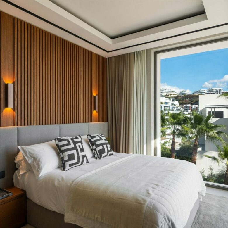 FOR SALE 🏡 Frontline Golf Villa with Sea Views – La Quinta, Benahavís