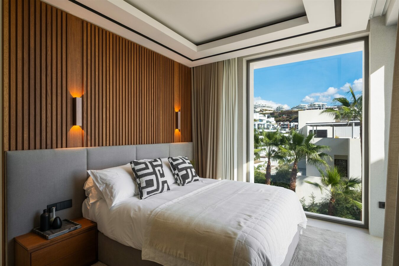 FOR SALE 🏡 Frontline Golf Villa with Sea Views – La Quinta, Benahavís