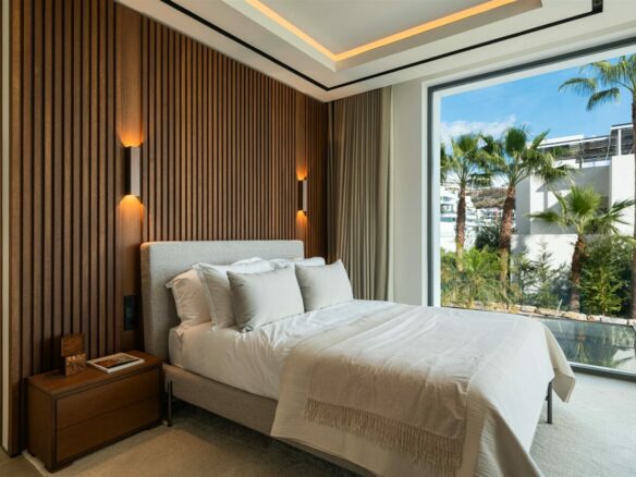 FOR SALE 🏡 Frontline Golf Villa with Sea Views – La Quinta, Benahavís