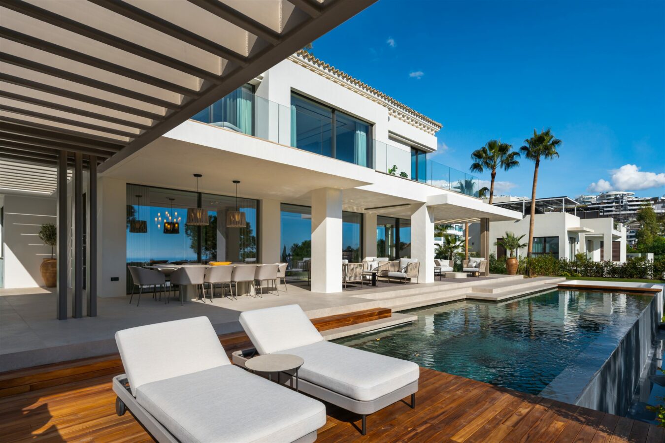 FOR SALE 🏡 Frontline Golf Villa with Sea Views – La Quinta, Benahavís