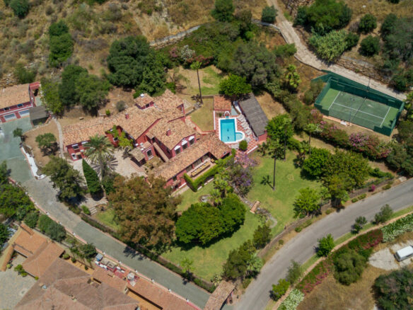 FOR SALE 🏡 Grand Mediterranean Estate with Private Tennis Court – Vega Colorado, Benahavís