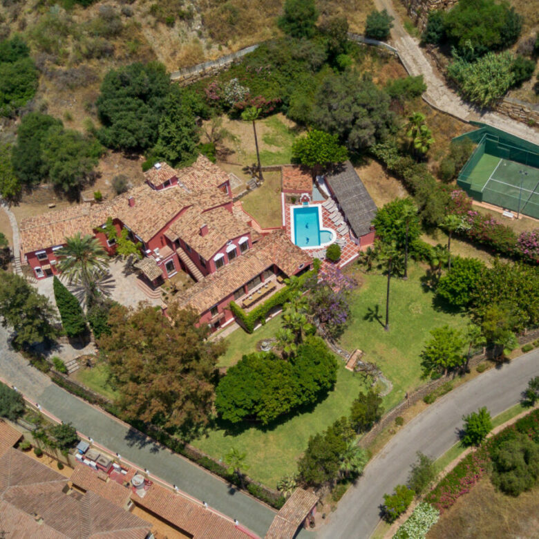 FOR SALE 🏡 Grand Mediterranean Estate with Private Tennis Court – Vega Colorado, Benahavís