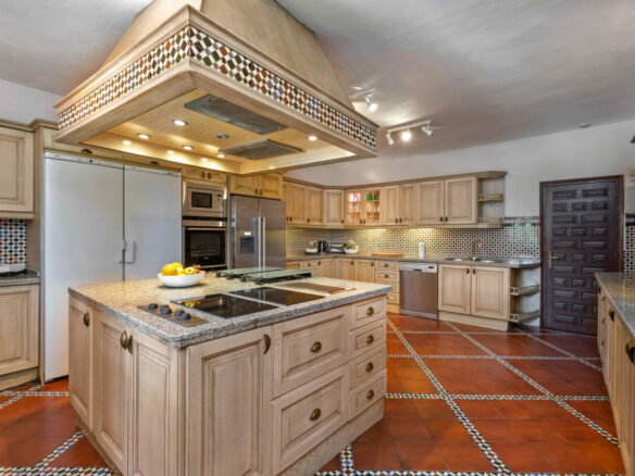 FOR SALE 🏡 Grand Mediterranean Estate with Private Tennis Court – Vega Colorado, Benahavís