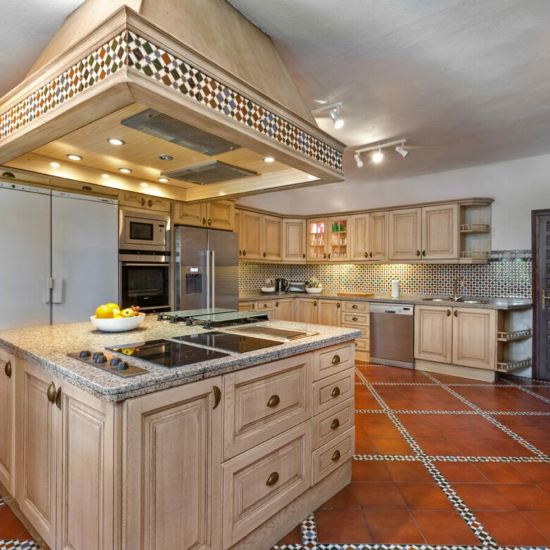 FOR SALE 🏡 Grand Mediterranean Estate with Private Tennis Court – Vega Colorado, Benahavís