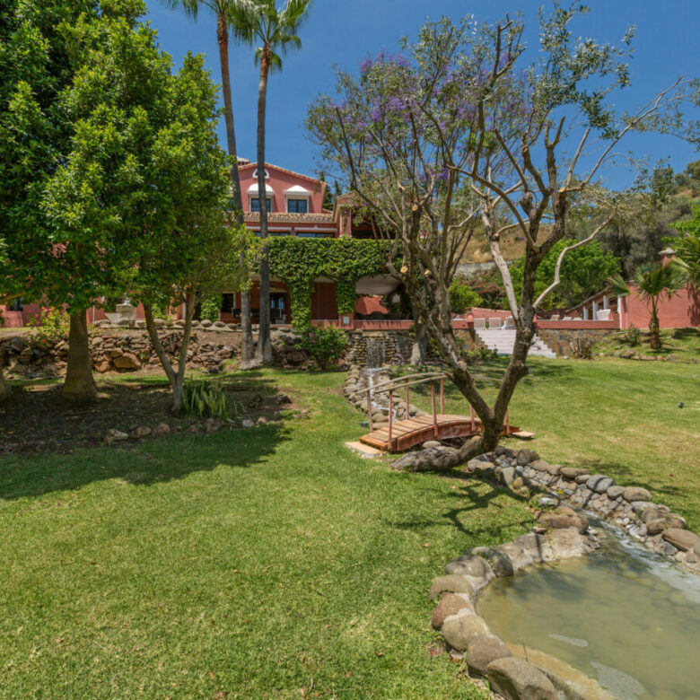FOR SALE 🏡 Grand Mediterranean Estate with Private Tennis Court – Vega Colorado, Benahavís