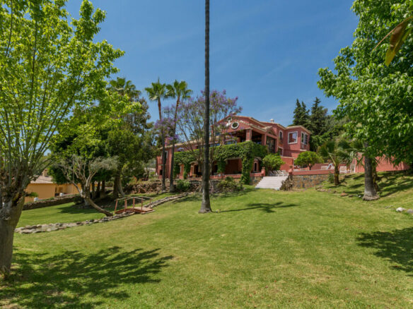 FOR SALE 🏡 Grand Mediterranean Estate with Private Tennis Court – Vega Colorado, Benahavís