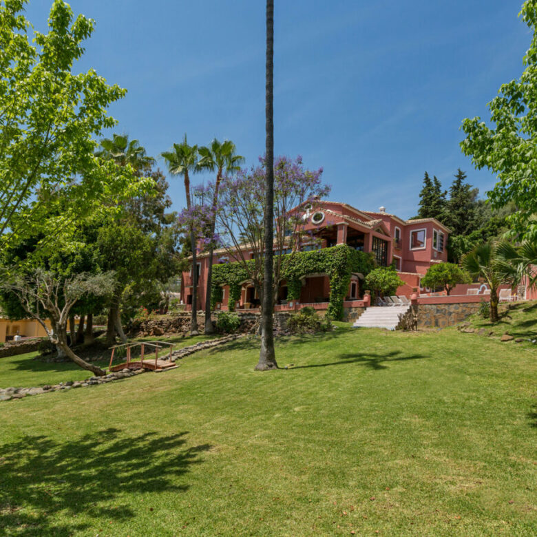 FOR SALE 🏡 Grand Mediterranean Estate with Private Tennis Court – Vega Colorado, Benahavís