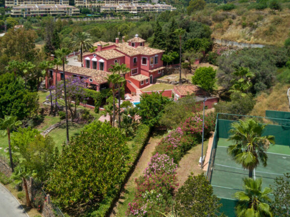FOR SALE 🏡 Grand Mediterranean Estate with Private Tennis Court – Vega Colorado, Benahavís