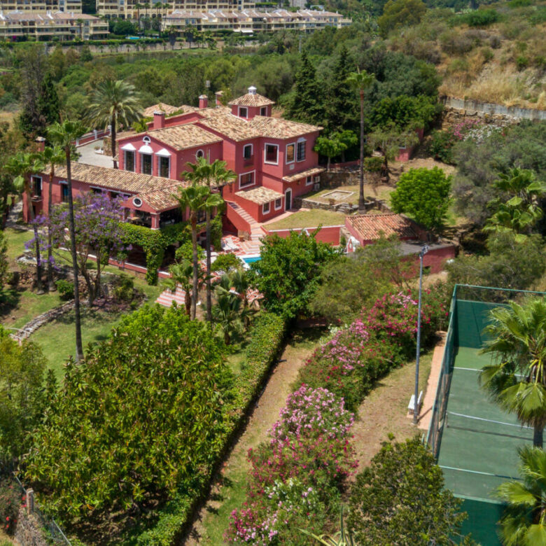 FOR SALE 🏡 Grand Mediterranean Estate with Private Tennis Court – Vega Colorado, Benahavís