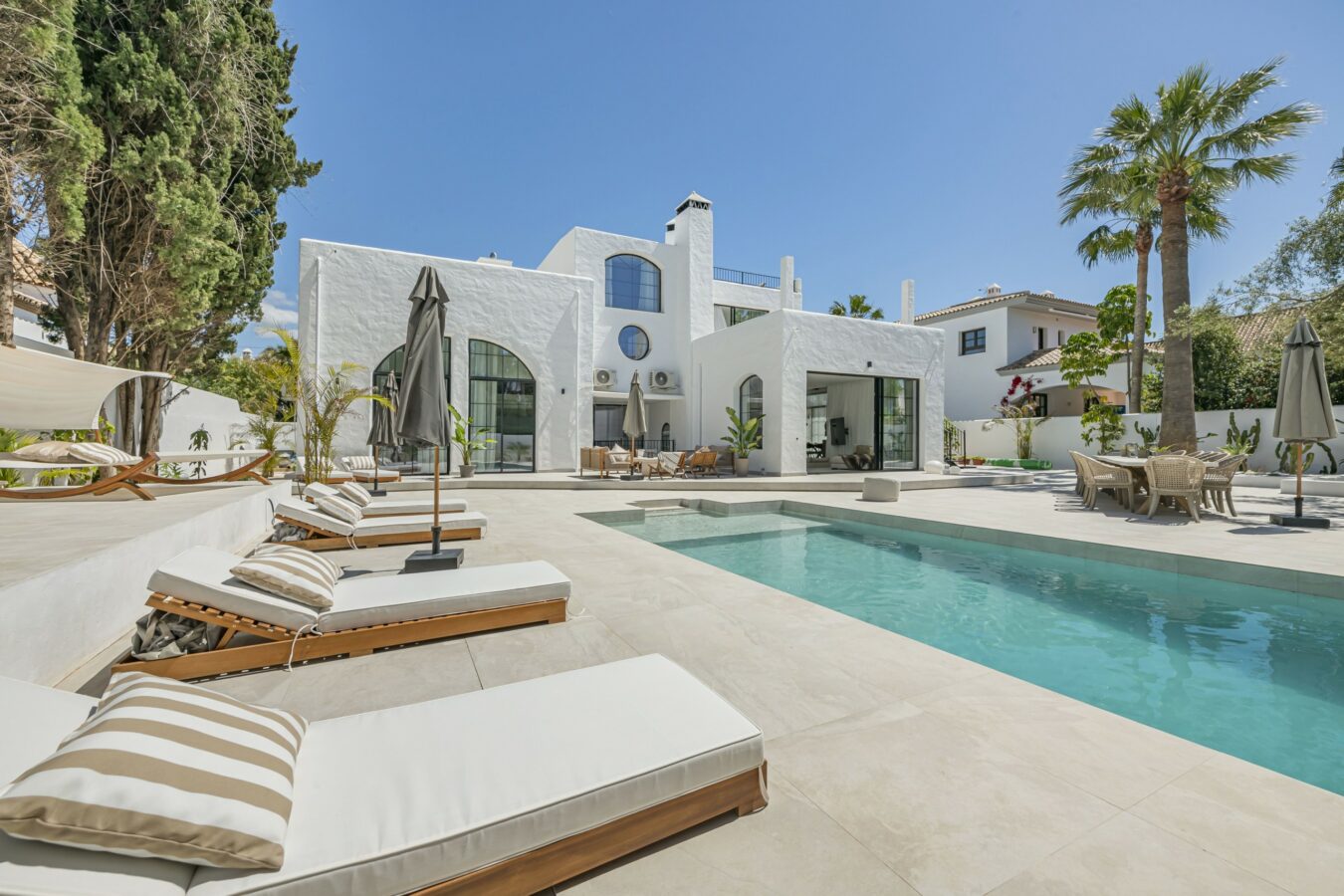 FOR RENT 🏡 8 Bedroom Beachside Villa with Rooftop Terrace – Cortijo Blanco, San Pedro, Marbella