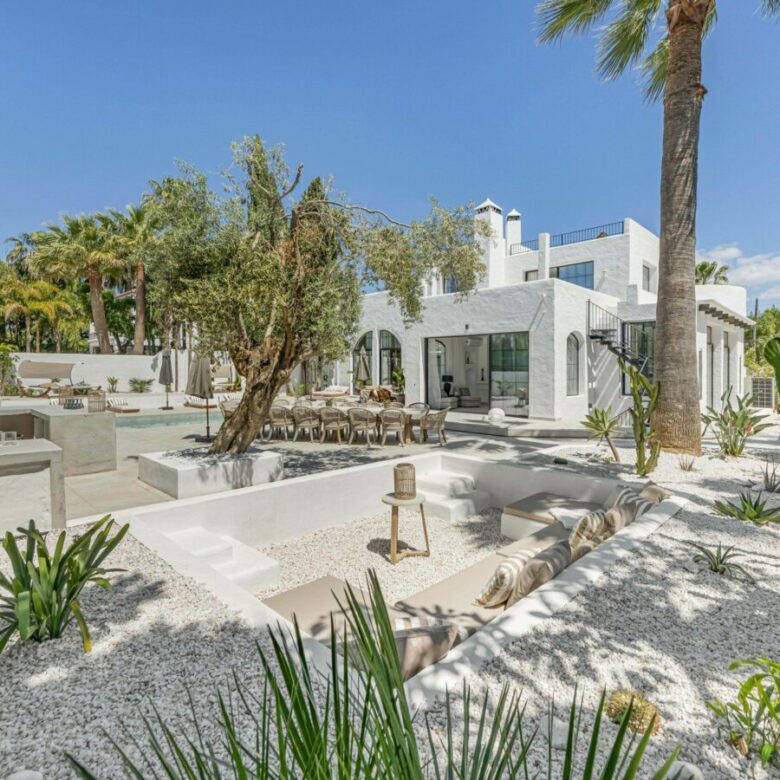 FOR RENT 🏡 8 Bedroom Beachside Villa with Rooftop Terrace – Cortijo Blanco, San Pedro, Marbella
