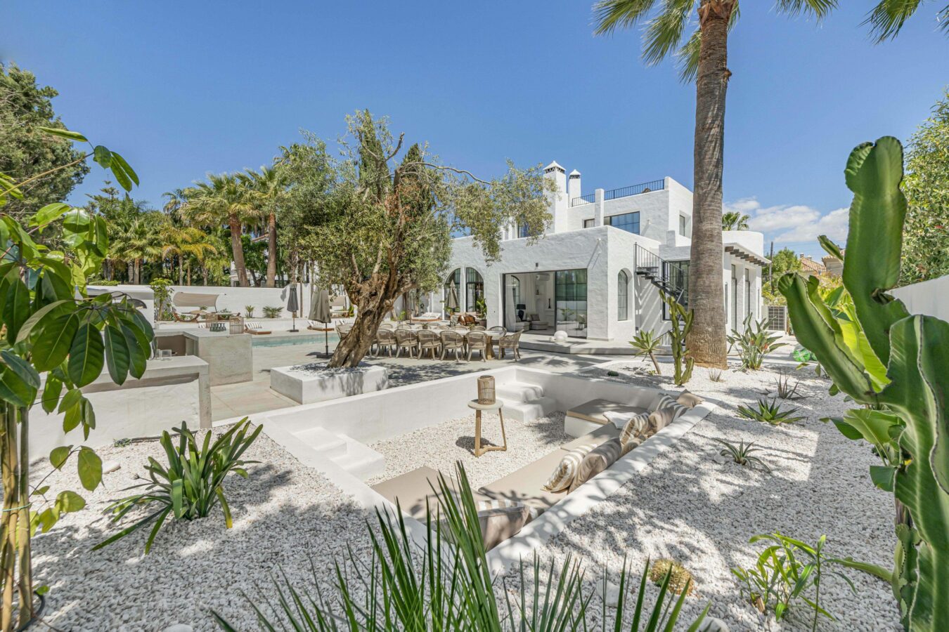 FOR RENT 🏡 8 Bedroom Beachside Villa with Rooftop Terrace – Cortijo Blanco, San Pedro, Marbella