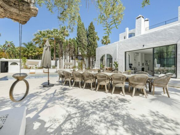 FOR RENT 🏡 8 Bedroom Beachside Villa with Rooftop Terrace – Cortijo Blanco, San Pedro, Marbella