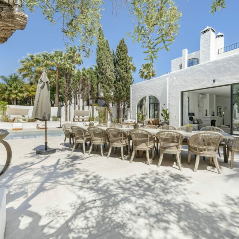 FOR RENT 🏡 8 Bedroom Beachside Villa with Rooftop Terrace – Cortijo Blanco, San Pedro, Marbella