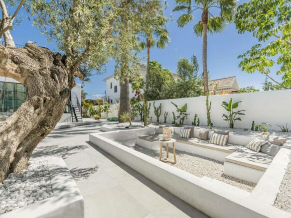 FOR RENT 🏡 8 Bedroom Beachside Villa with Rooftop Terrace – Cortijo Blanco, San Pedro, Marbella