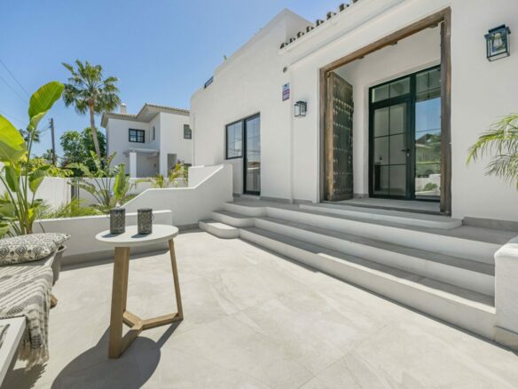 FOR RENT 🏡 8 Bedroom Beachside Villa with Rooftop Terrace – Cortijo Blanco, San Pedro, Marbella