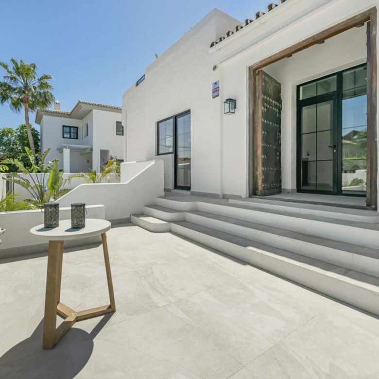 FOR RENT 🏡 8 Bedroom Beachside Villa with Rooftop Terrace – Cortijo Blanco, San Pedro, Marbella