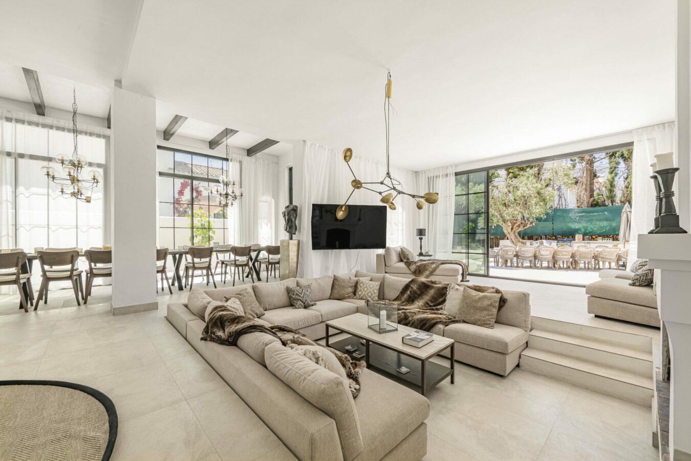 FOR RENT 🏡 8 Bedroom Beachside Villa with Rooftop Terrace – Cortijo Blanco, San Pedro, Marbella