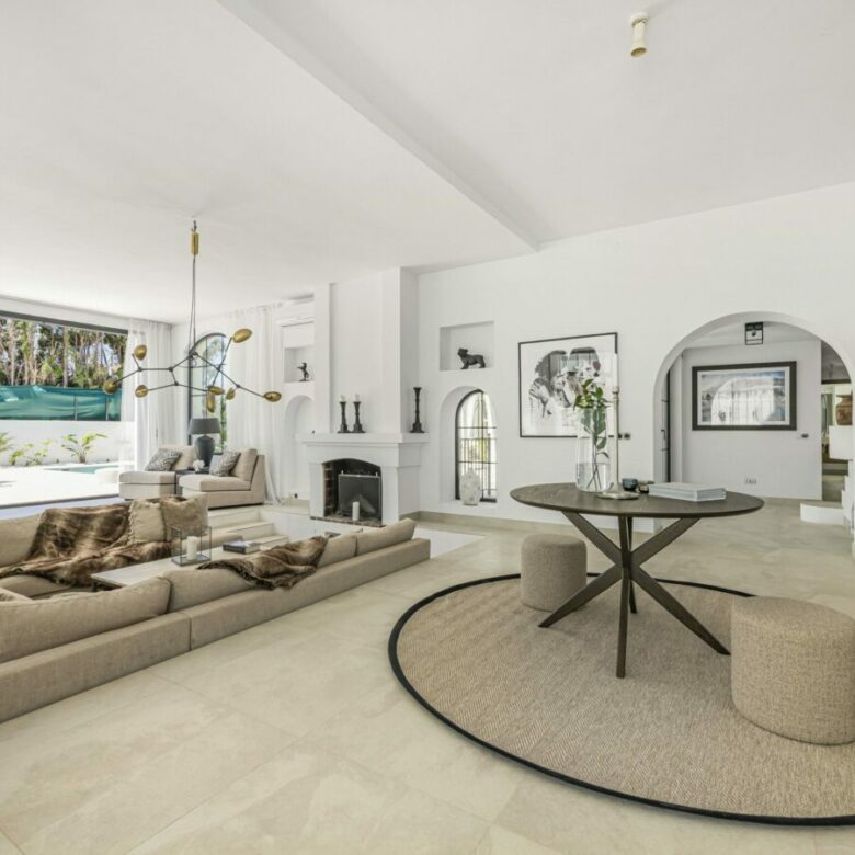 FOR RENT 🏡 8 Bedroom Beachside Villa with Rooftop Terrace – Cortijo Blanco, San Pedro, Marbella