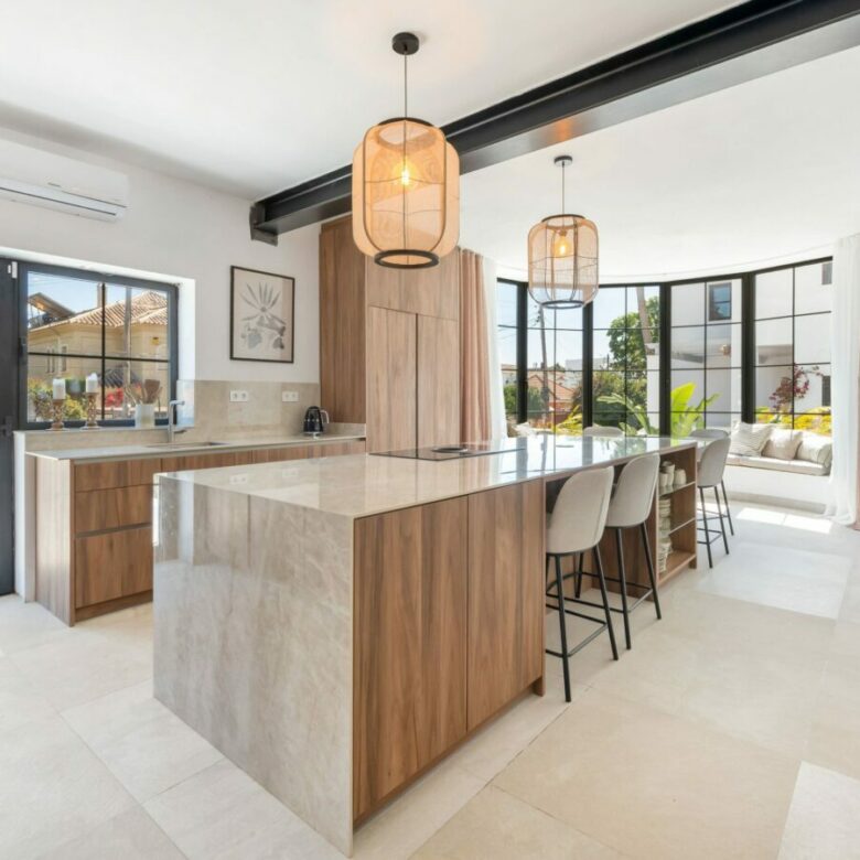 FOR RENT 🏡 8 Bedroom Beachside Villa with Rooftop Terrace – Cortijo Blanco, San Pedro, Marbella