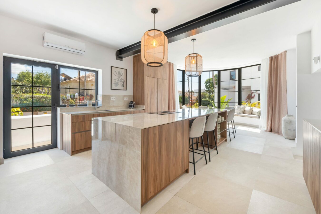 FOR RENT 🏡 8 Bedroom Beachside Villa with Rooftop Terrace – Cortijo Blanco, San Pedro, Marbella
