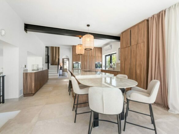 FOR RENT 🏡 8 Bedroom Beachside Villa with Rooftop Terrace – Cortijo Blanco, San Pedro, Marbella