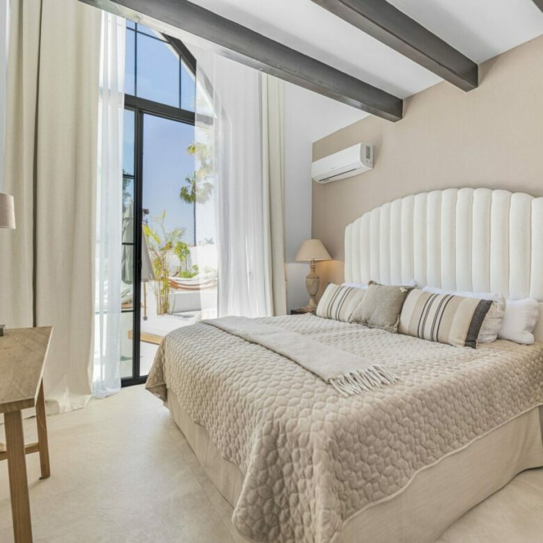 FOR RENT 🏡 8 Bedroom Beachside Villa with Rooftop Terrace – Cortijo Blanco, San Pedro, Marbella