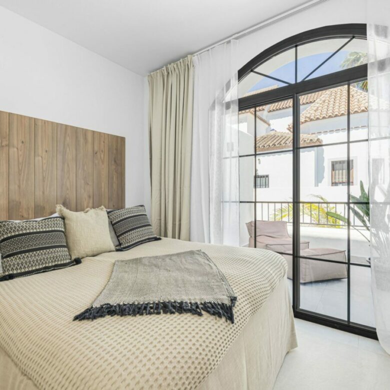 FOR RENT 🏡 8 Bedroom Beachside Villa with Rooftop Terrace – Cortijo Blanco, San Pedro, Marbella