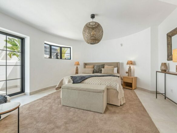 FOR RENT 🏡 8 Bedroom Beachside Villa with Rooftop Terrace – Cortijo Blanco, San Pedro, Marbella