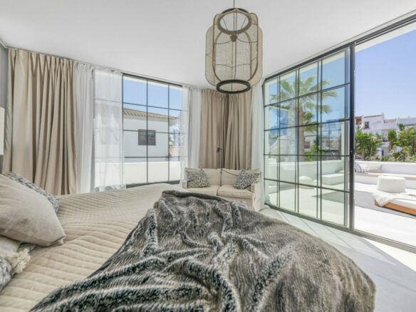 FOR RENT 🏡 8 Bedroom Beachside Villa with Rooftop Terrace – Cortijo Blanco, San Pedro, Marbella